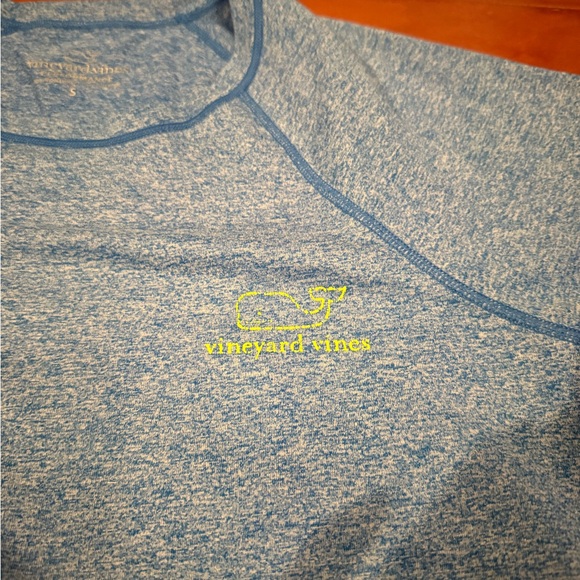 Vineyard Vines Performance Small Blue Heathered Whale Logo Women's T-Shirt - Picture 3 of 6
